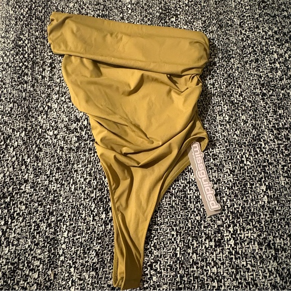 MISSGUIDED Jersey One Shoulder Ruched Bodysuit - Picture 3 of 3